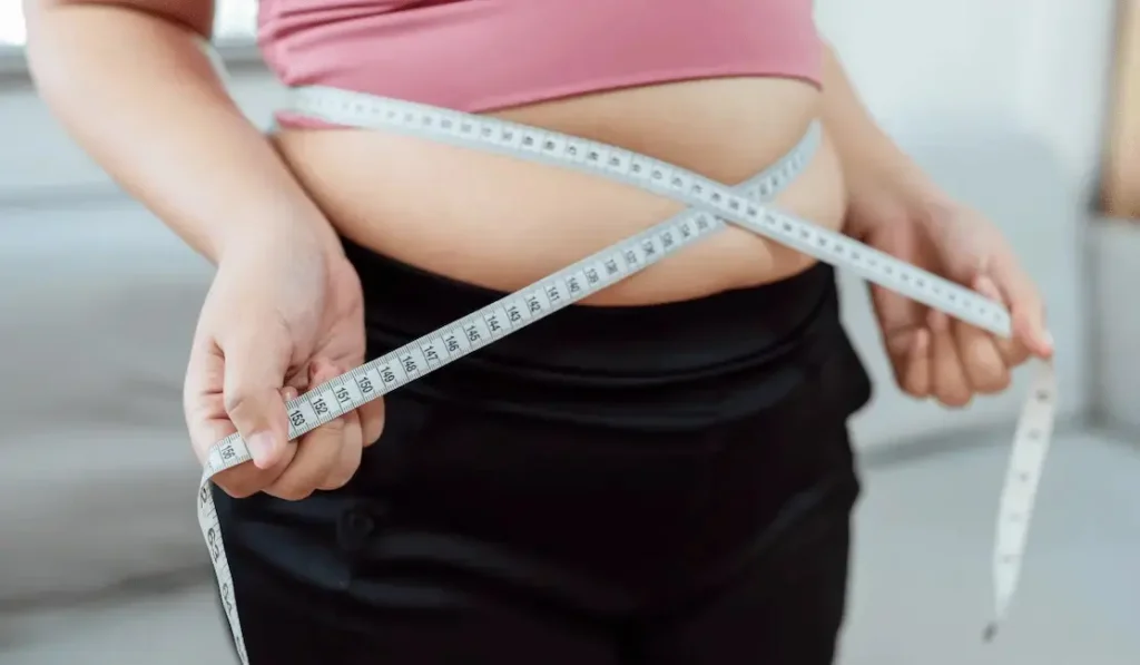 비만치료제가 필요한 사람들의 일반적인 허리 둘레